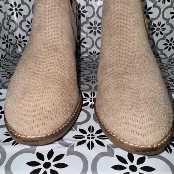 Lucky brand leather suede tan Ankle Boots size 8.5 m. - Picture 8 of 9